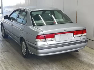Nissan SUNNY  с аукциона в Японии