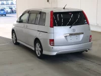 Toyota ISIS лот № 2250 оценка 3.5  с аукциона в Японии 1