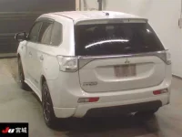 Mitsubishi OUTLANDER PHEV лот № 7042 оценка 3.5  с аукциона в Японии 1