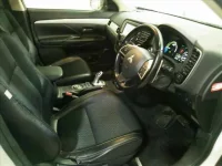 Mitsubishi OUTLANDER PHEV лот № 7042 оценка 3.5  с аукциона в Японии 2