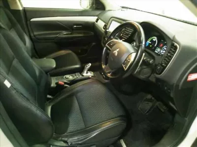 Mitsubishi OUTLANDER PHEV  с аукциона в Японии