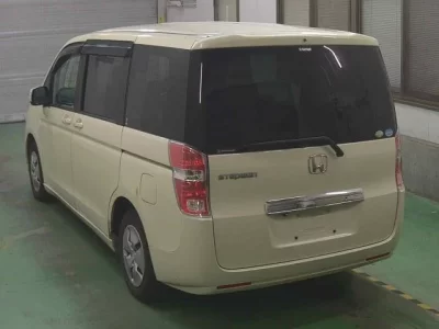 Honda STEP WAGON  с аукциона в Японии