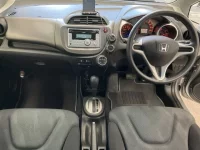Honda FIT лот № 2291 оценка 4  с аукциона в Японии 4