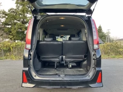 Toyota NOAH  с аукциона в Японии