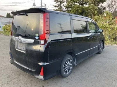 Toyota NOAH  с аукциона в Японии