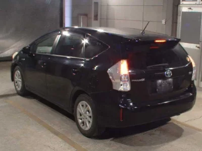 Toyota PRIUS ALPHA  с аукциона в Японии
