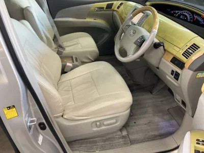 Toyota ESTIMA  с аукциона в Японии