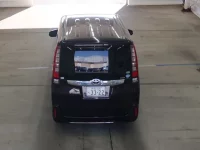 Toyota NOAH лот № 2317 оценка 3.5  с аукциона в Японии 2