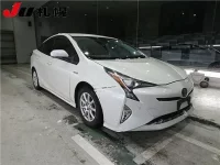 Toyota PRIUS лот № 1062 оценка 3  с аукциона в Японии 7
