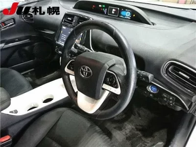 Toyota PRIUS  с аукциона в Японии