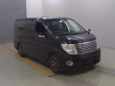 Nissan ELGRAND  с аукциона в Японии