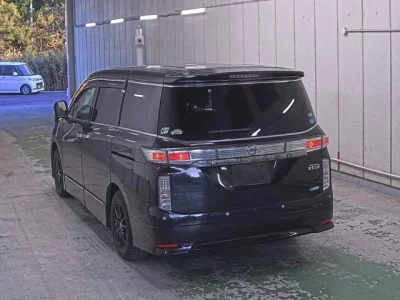 Nissan ELGRAND  с аукциона в Японии