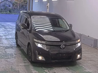 Nissan ELGRAND  с аукциона в Японии