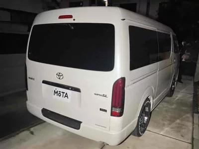 Toyota HIACE VAN