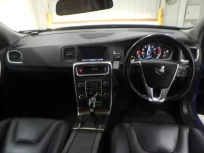 Volvo V60  с аукциона в Японии