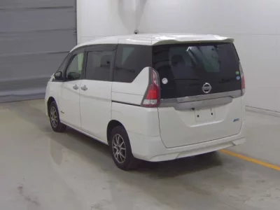 Nissan SERENA  с аукциона в Японии