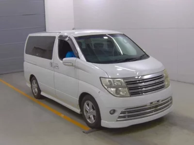 Nissan ELGRAND  с аукциона в Японии