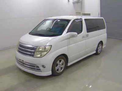 Nissan ELGRAND  с аукциона в Японии