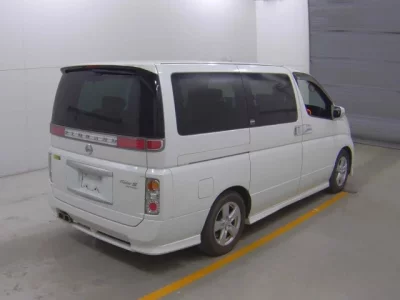 Nissan ELGRAND  с аукциона в Японии