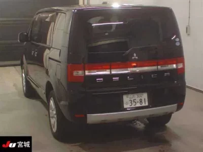 Mitsubishi DELICA D5
