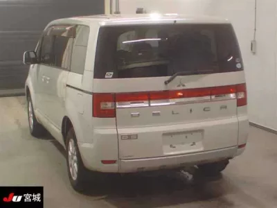 Mitsubishi DELICA D5