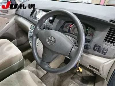 Toyota ISIS  с аукциона в Японии