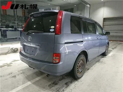 Toyota ISIS  с аукциона в Японии