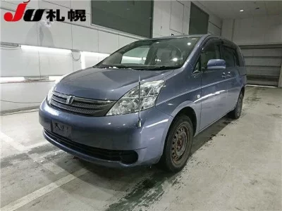 Toyota ISIS  с аукциона в Японии