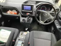 Toyota VOXY лот № 1048 оценка R  с аукциона в Японии 2