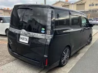 Toyota VOXY лот № 1048 оценка R  с аукциона в Японии 1