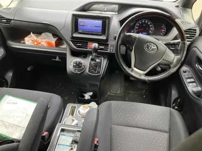 Toyota VOXY  с аукциона в Японии