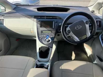 Toyota PRIUS  с аукциона в Японии