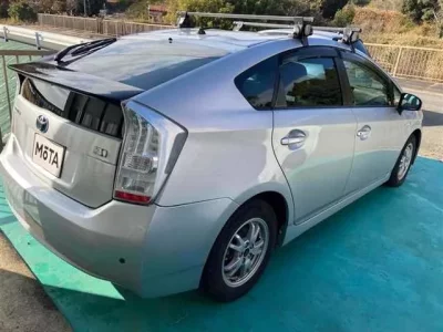 Toyota PRIUS  с аукциона в Японии
