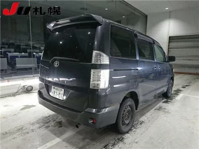 Toyota VOXY  с аукциона в Японии