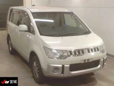 Mitsubishi DELICA D5  с аукциона в Японии