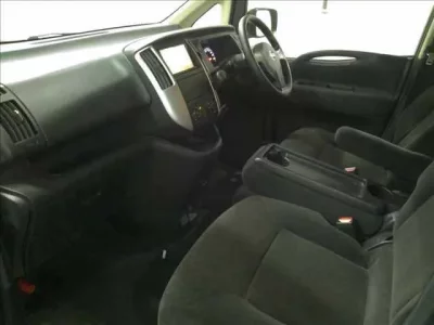 Nissan SERENA  с аукциона в Японии