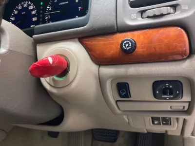 Toyota PROGRES  с аукциона в Японии