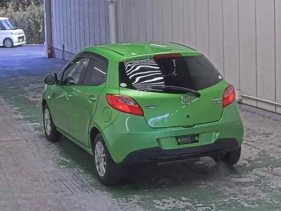 Mazda DEMIO  с аукциона в Японии