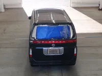 Nissan ELGRAND лот № 2510 оценка 3  с аукциона в Японии 2