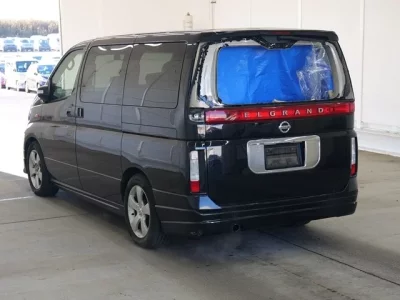 Nissan ELGRAND  с аукциона в Японии