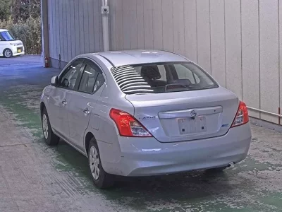 Nissan TIIDA LATIO  с аукциона в Японии