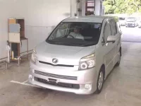 Toyota VOXY лот № 187 оценка 3  с аукциона в Японии 2