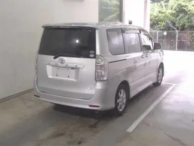 Toyota VOXY  с аукциона в Японии