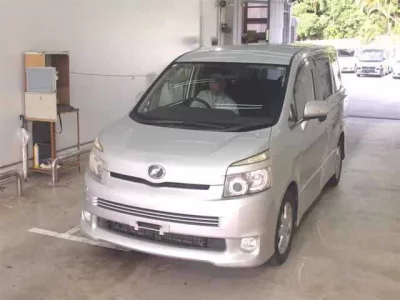 Toyota VOXY  с аукциона в Японии