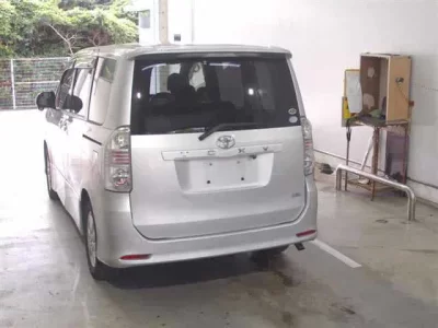 Toyota VOXY  с аукциона в Японии