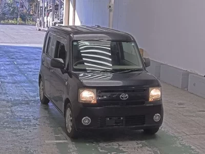 Toyota PIXIS SPACE  с аукциона в Японии