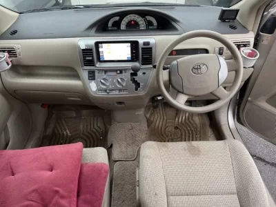 Toyota RAUM  с аукциона в Японии