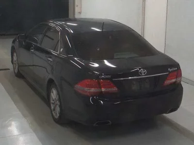 Toyota CROWN  с аукциона в Японии