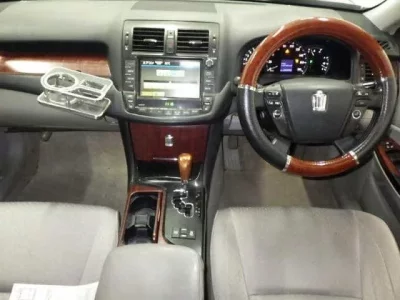 Toyota CROWN  с аукциона в Японии