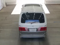 Toyota HIACE лот № 5611 оценка 3  с аукциона в Японии 2